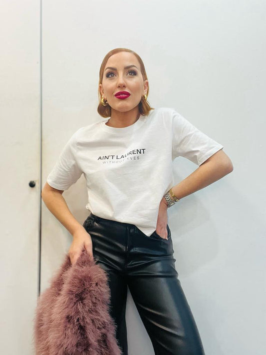Sans le T-shirt Yves