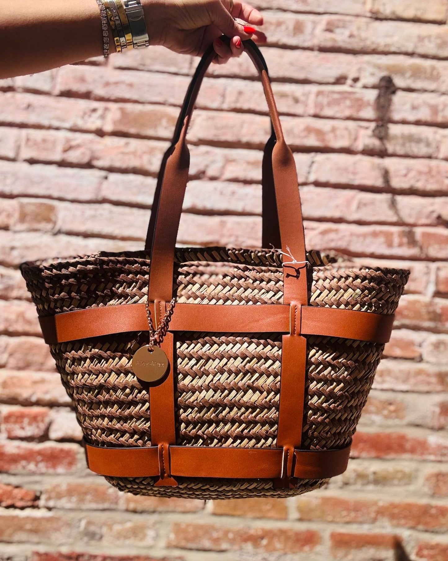 LOLA CAPAZO